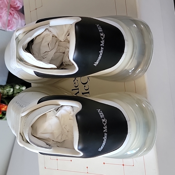 Women's Oversized Sneaker in White/black - Picture 3 of 10
